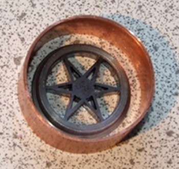 Pattern wheel and the copper pipe for forming the mould in.